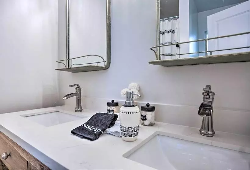 Gateway To Yosemite Home: Chic Oakhurst Oasis