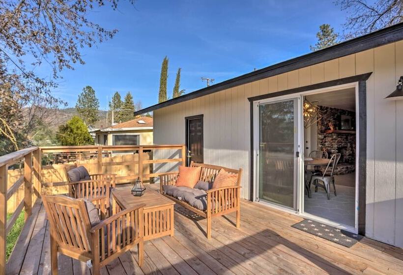 Gateway To Yosemite Home: Chic Oakhurst Oasis