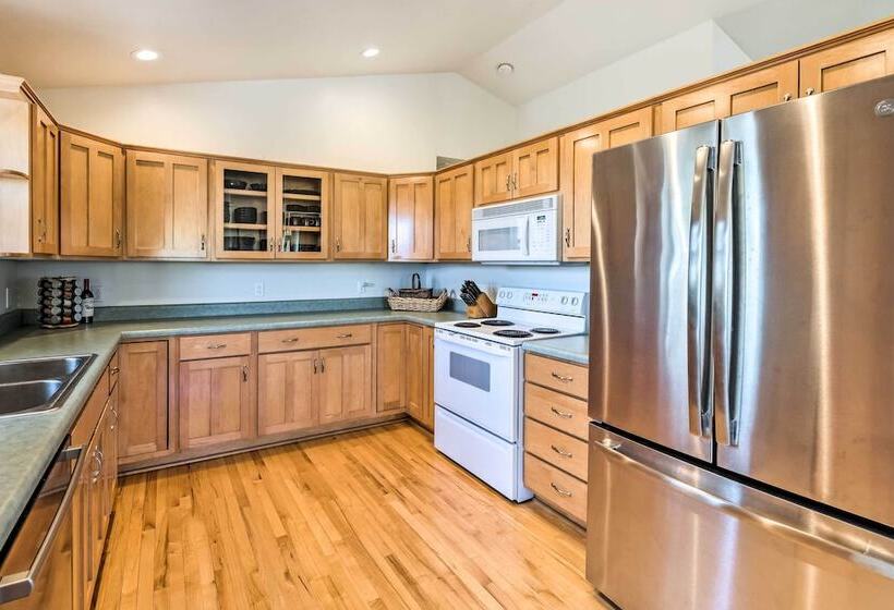 Fireplace, Sledding Paths: Show Low Haven