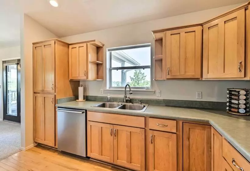 Fireplace, Sledding Paths: Show Low Haven