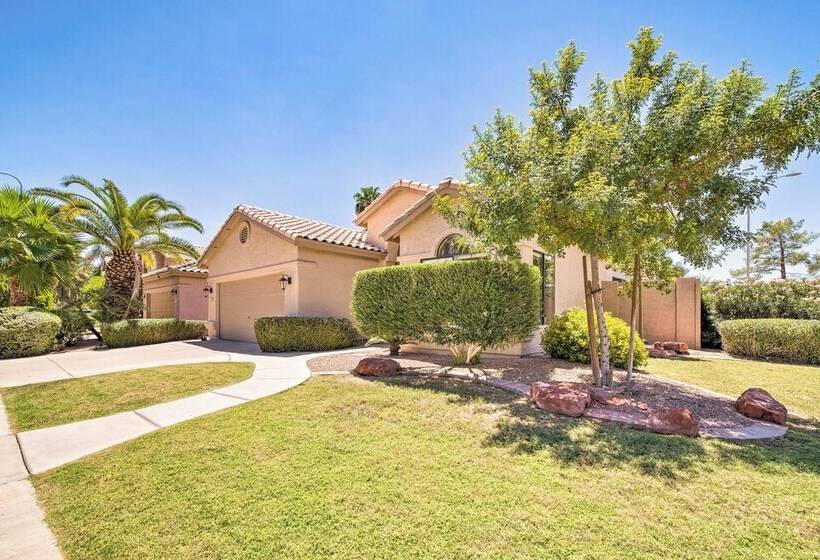 Bright Chandler Home W/ Hot Tub: Golf, Hike & Shop