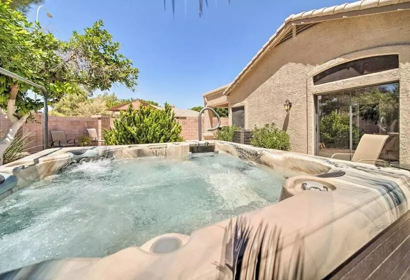 Bright Chandler Home W/ Hot Tub: Golf, Hike & Shop