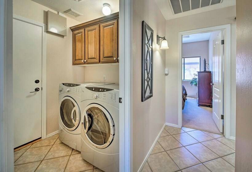 Bright Chandler Home W/ Hot Tub: Golf, Hike & Shop