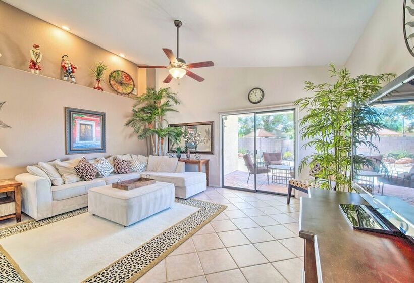 Bright Chandler Home W/ Hot Tub: Golf, Hike & Shop