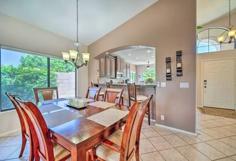 Bright Chandler Home W/ Hot Tub: Golf, Hike & Shop