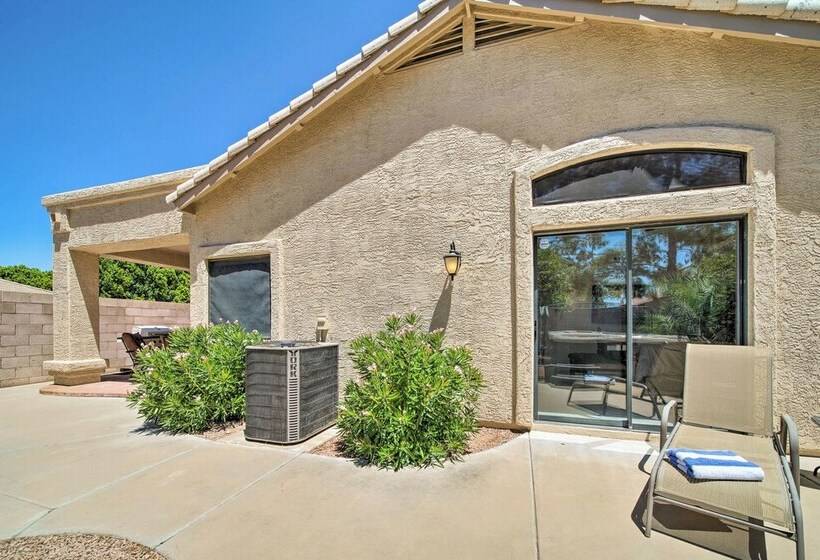 Bright Chandler Home W/ Hot Tub: Golf, Hike & Shop