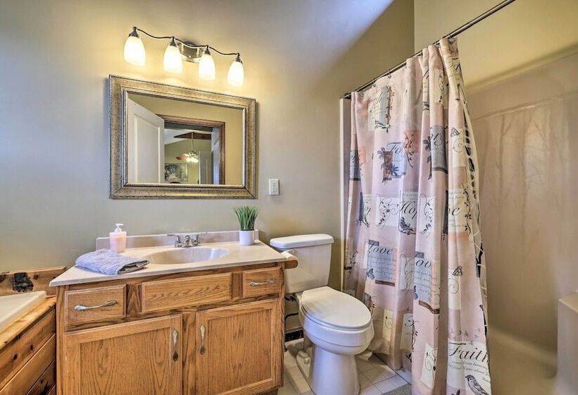 Game Room & Kayaks: Lakefront Poconos Home!