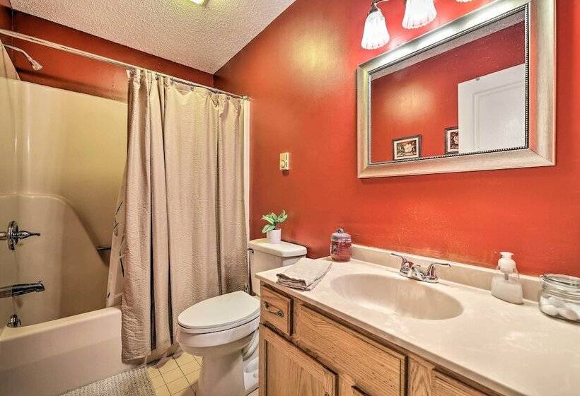 Game Room & Kayaks: Lakefront Poconos Home!