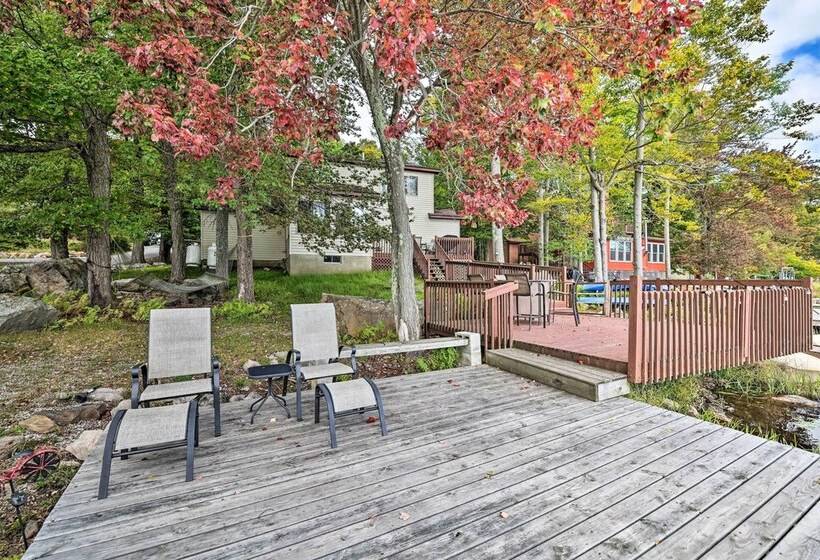 Game Room & Kayaks: Lakefront Poconos Home!