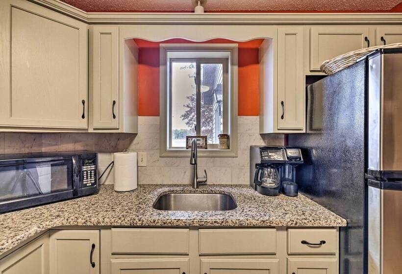 Game Room & Kayaks: Lakefront Poconos Home!