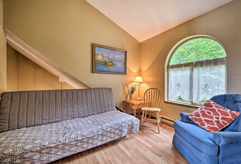 Game Room & Kayaks: Lakefront Poconos Home!