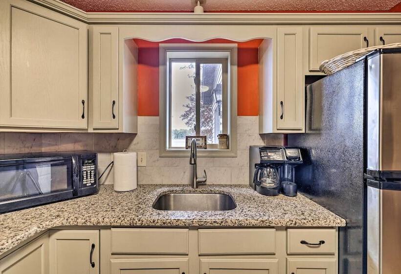 Game Room & Kayaks: Lakefront Poconos Home!