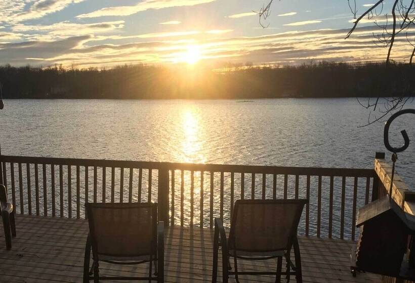 Game Room & Kayaks: Lakefront Poconos Home!