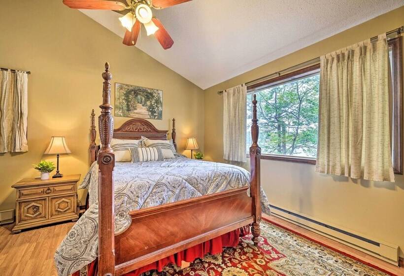 Game Room & Kayaks: Lakefront Poconos Home!