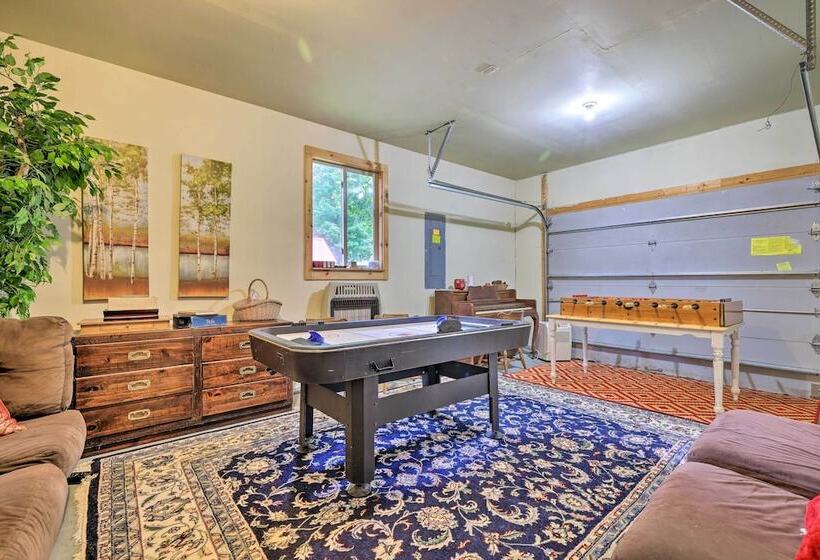 Game Room & Kayaks: Lakefront Poconos Home!