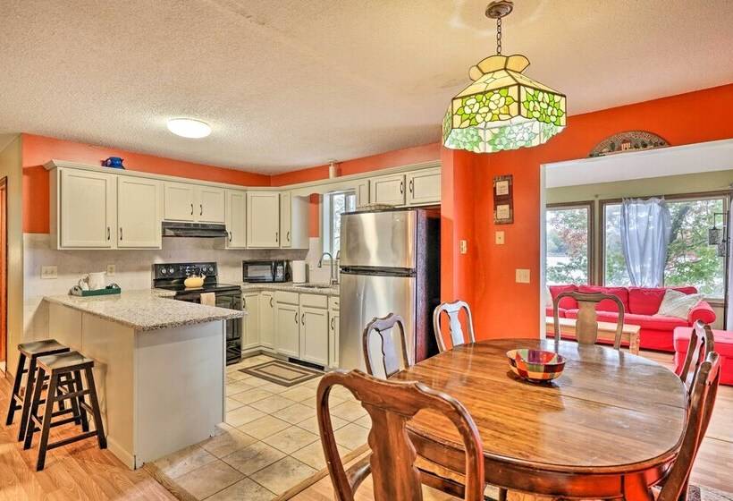 Game Room & Kayaks: Lakefront Poconos Home!