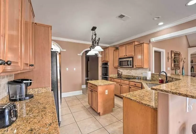 Cordova Home W/ Pool Table, 17 Mi To Memphis Zoo!