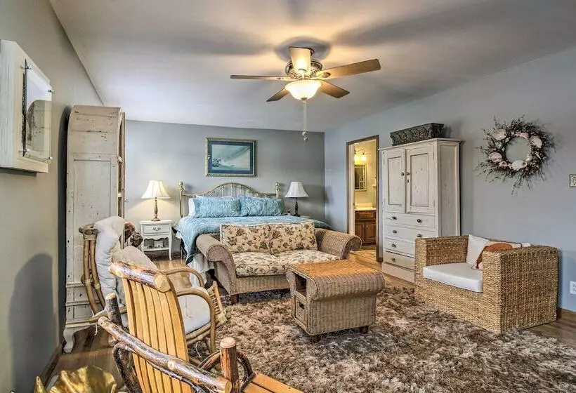 Lily Pad Oasis W/ Dock On Lake Of The Ozarks!