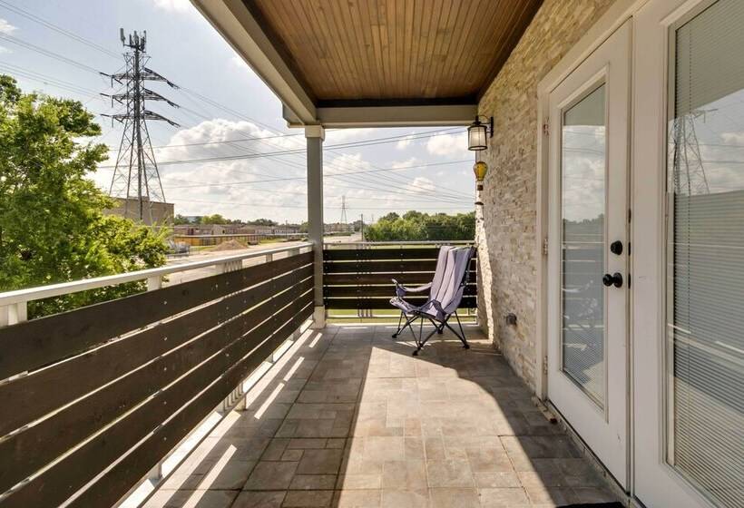Luxe Southwest Houston Home W/ Balconies & Patio!
