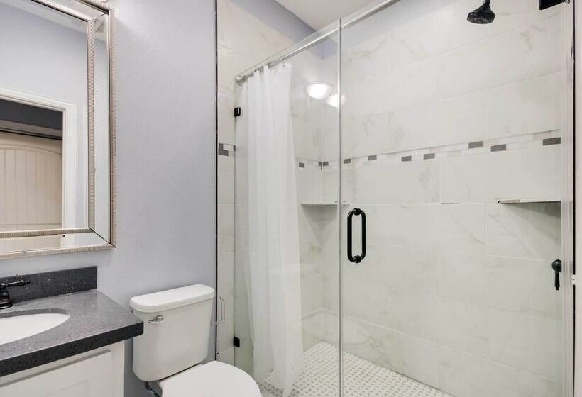 Luxe Southwest Houston Home W/ Balconies & Patio!