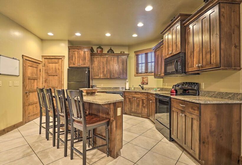 Luxurious Cedar City Getaway: 32 Mi To Brian Head!