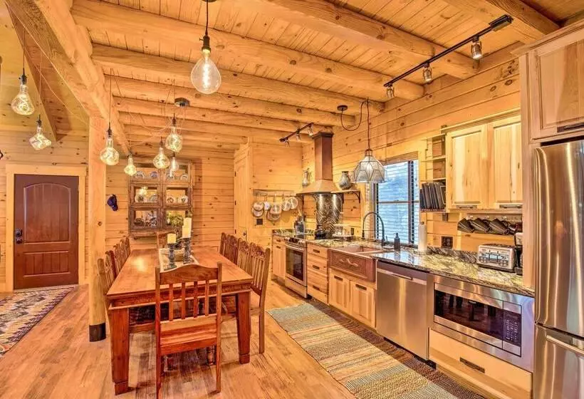 Luxury Mountain Cabin W/ Furnished Deck + Views!