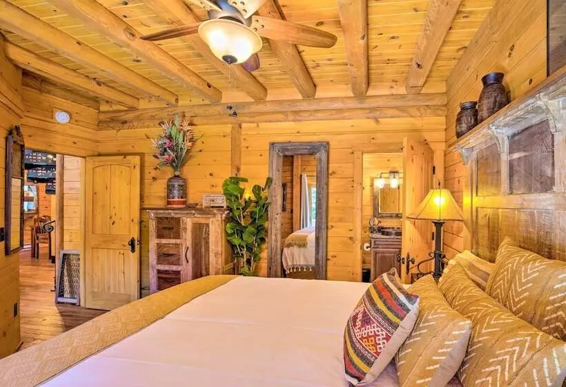 Luxury Mountain Cabin W/ Furnished Deck + Views!