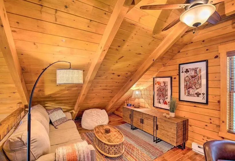 Luxury Mountain Cabin W/ Furnished Deck + Views!