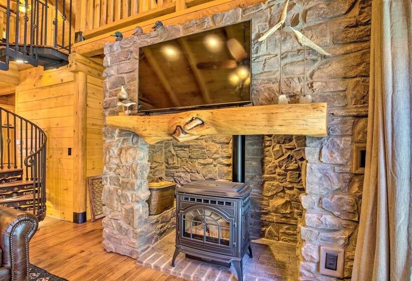 Luxury Mountain Cabin W/ Furnished Deck + Views!