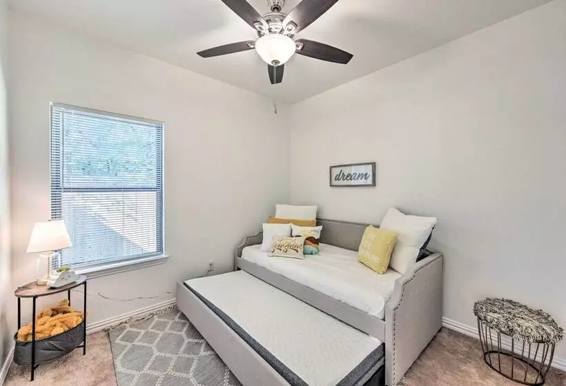 < 1/2 Mi To Lake + Boat Ramp: Mabank Home W/ Grill