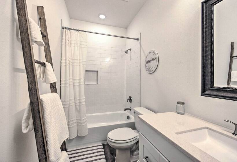 < 1/2 Mi To Lake + Boat Ramp: Mabank Home W/ Grill