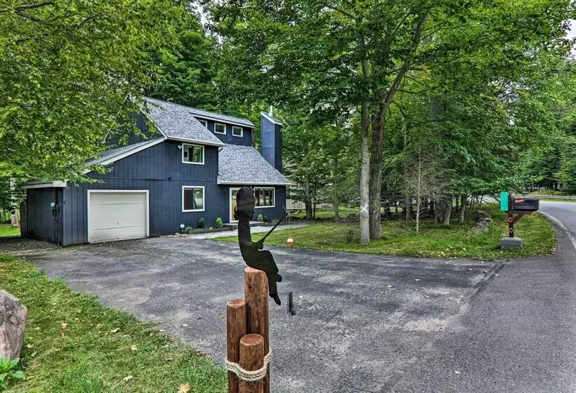 Lake & Pool Access: Home Near Tobyhanna State Park