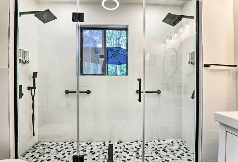 Lake & Pool Access: Home Near Tobyhanna State Park