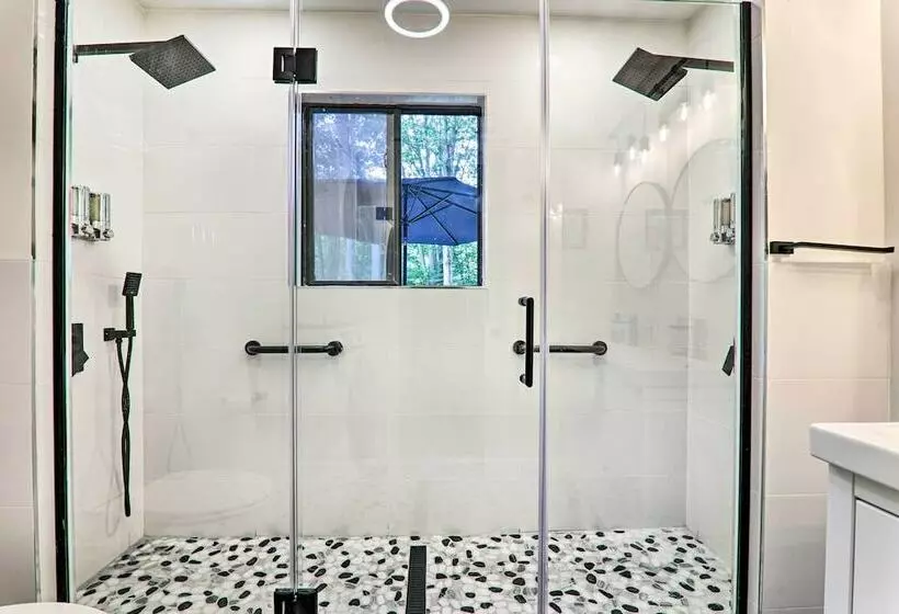 Lake & Pool Access: Home Near Tobyhanna State Park