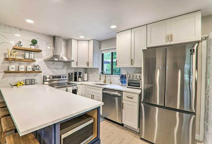 Lake & Pool Access: Home Near Tobyhanna State Park