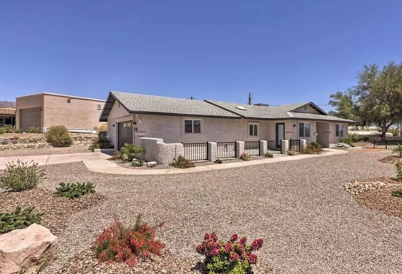Lake Havasu City Home: Putting Green, Pool Access!