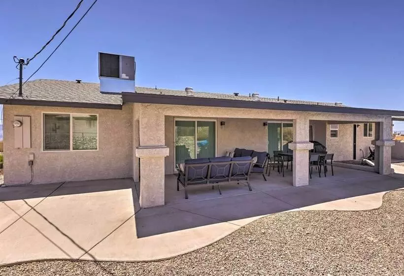 Lake Havasu City Home: Putting Green, Pool Access!