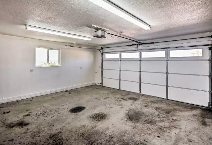Lake Havasu City Home: Putting Green, Pool Access!