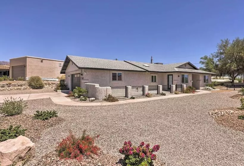 Lake Havasu City Home: Putting Green, Pool Access!