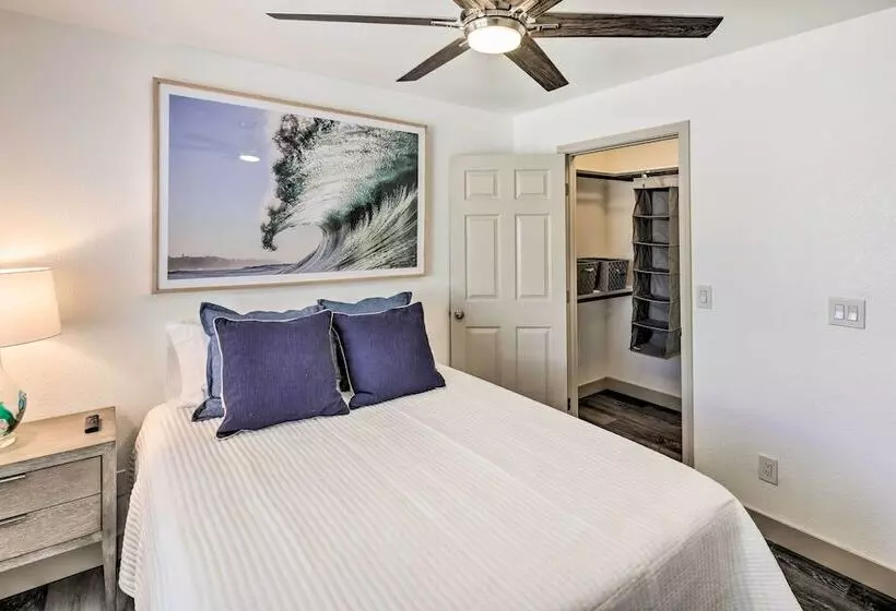 Lake Havasu City Home: Putting Green, Pool Access!