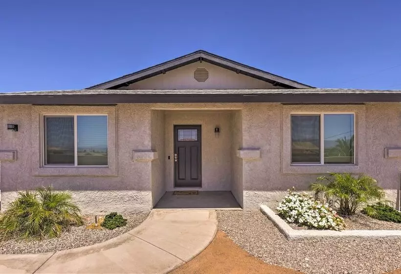 Lake Havasu City Home: Putting Green, Pool Access!