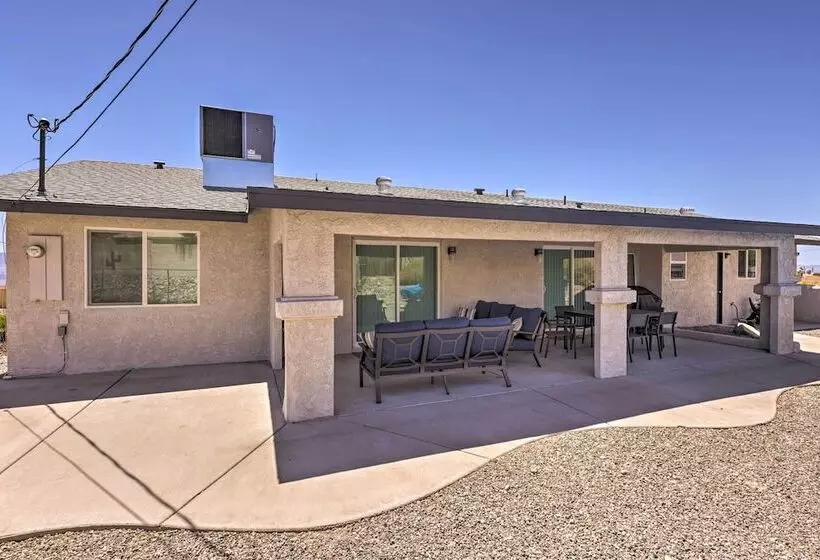 Lake Havasu City Home: Putting Green, Pool Access!