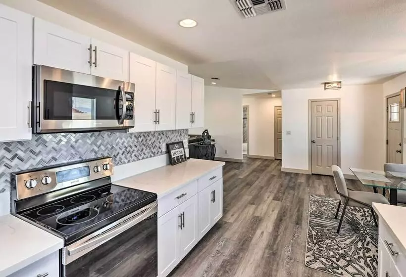 Lake Havasu City Home: Putting Green, Pool Access!