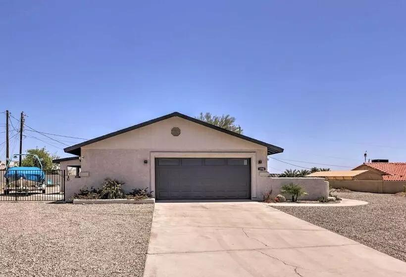 Lake Havasu City Home: Putting Green, Pool Access!
