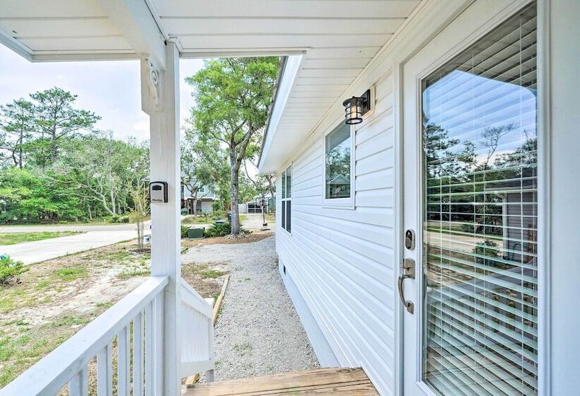 Modern Oak Island Escape: 1 Mile To Long Beach!