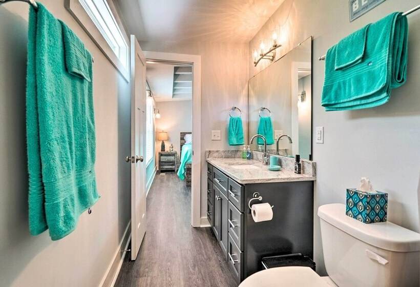 Modern Oak Island Escape: 1 Mile To Long Beach!