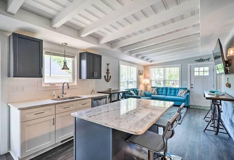 Modern Oak Island Escape: 1 Mile To Long Beach!