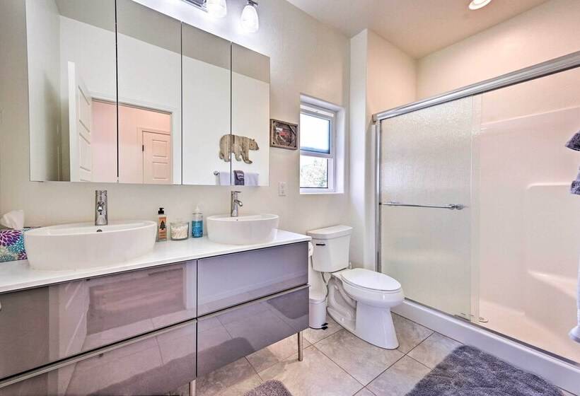 Mountain High Pines Retreat W/ Hot Tub + Views!