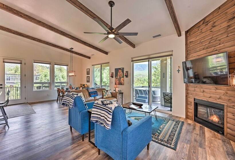 Mountain High Pines Retreat W/ Hot Tub + Views!