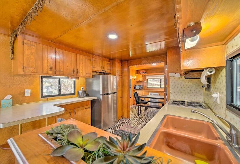 Waterfront Payson Escape W/ Private Hot Tub & Deck